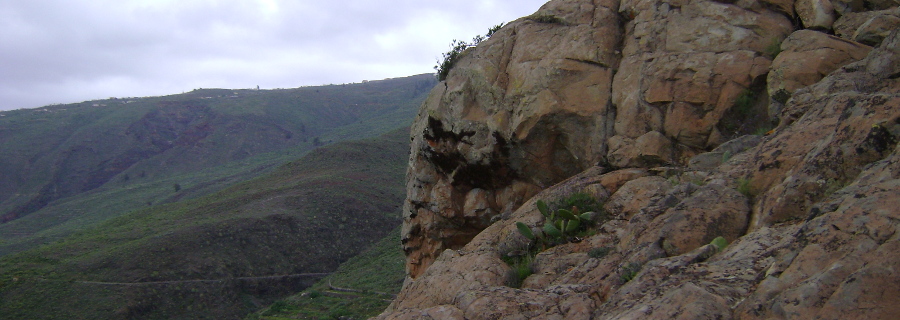Imagen de la actividad 'Escalada y rappel en la zona de El Roquito (Monumento Natural del Roque de Jama)'